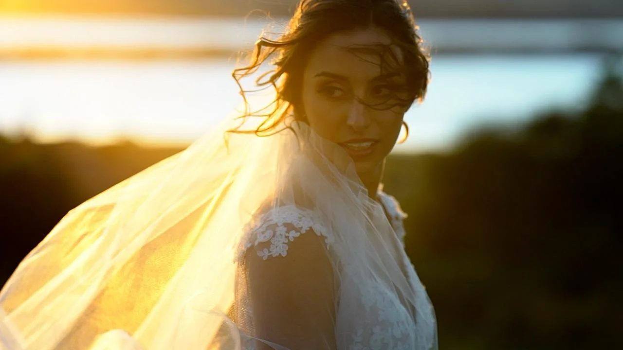 Get a 10% + FREE (worth USD 1000) a TRASH THE DRESS